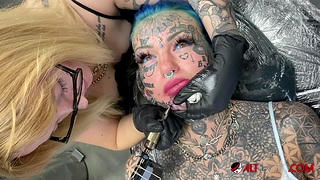 Australian bombshell Amber Luke gets a extremist chin tattoo